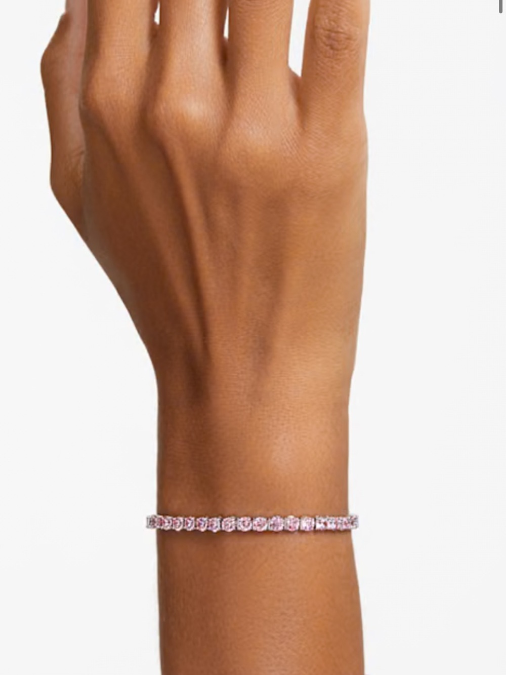 Matrix Tennis bracelet
Round cut, Pink, Rhodium plated ✨OPEN TO OFFERS